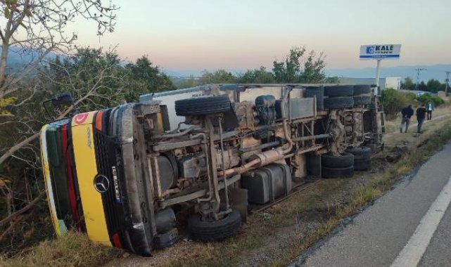 Bursa'da kontrolden çıkan kamyon devrildi: 1 yaralı