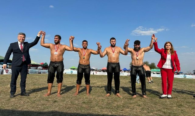 Büyükşehir pehlivanları Bulgaristan'dan başarıyla döndü