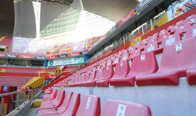 Büyükşehir, şehrin stadyumunda misafir tribününü daha güvenli hale getirdi
