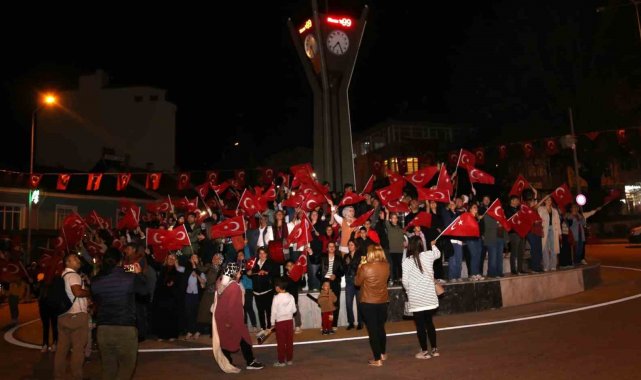 Çameli'nde Cumhuriyetin 100. yaşında fener alayı düzenlendi