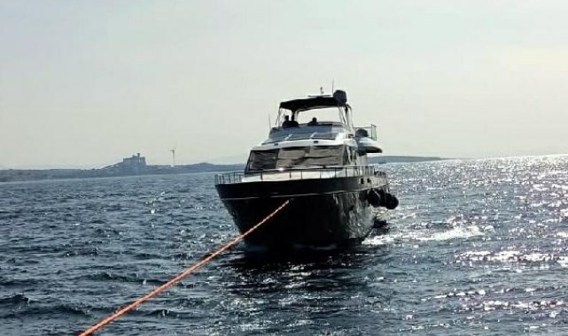 Çanakkale Boğazı'nda su alan teknedeki 4 kişi kurtarıldı