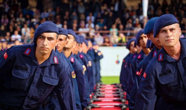 Çanakkale'de eğitimleri tamamlanan acemi erler yemin etti