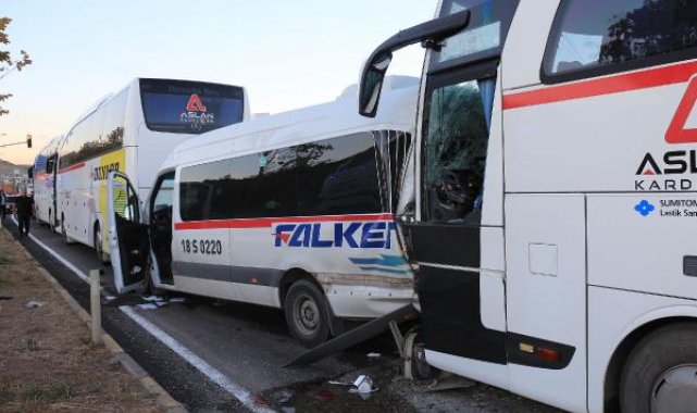 Çankırı'da 3 otobüs ve 1 minibüsün karıştığı kazada 36 kişi yaralandı