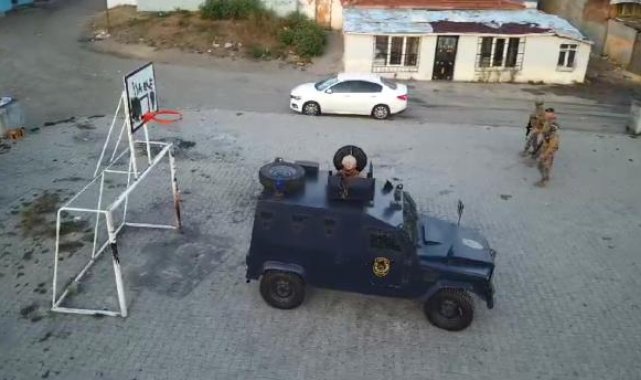 Çorlu'da ruhsatsız silahlar ele geçirildi; 9 gözaltı