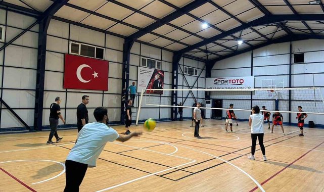 Çukurca'da voleybol turnuvası yapıldı