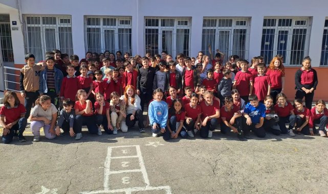 Cumayanı Ortaokulu öğrencileri geleneksel Cumhuriyet Koşusu'nu tamamladı