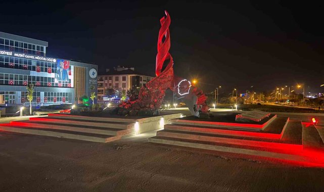 Cumhuriyet'in 100'üncü yaşında 100'üncü yıl heykeli