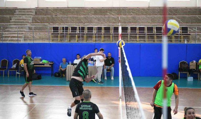 Cumhuriyet'in 100'üncü yılında kamu kurumları arası voleybol turnuvası başladı