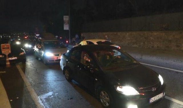 Cumhuriyetin 100. yılı kutlamalarında sahil yollarında trafik yoğunluğu