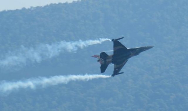 Cumhuriyetin 100'üncü yılında Bodrum'da 100 kişi ile zeybek ve Solotürk gösterisi