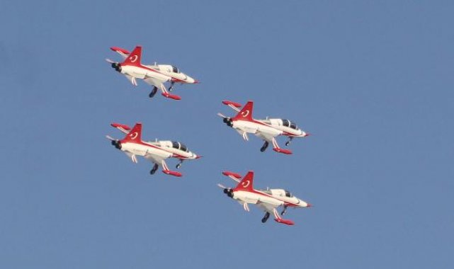 Cumhuriyetin 100'üncü yılında Pamukkale'de Türk Yıldızları gösterisi