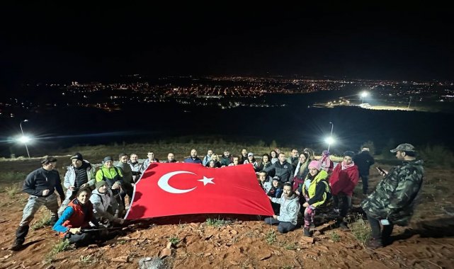 Cumhuriyetin 100'üncü yılını gece yürüyüşü ile kutladılar