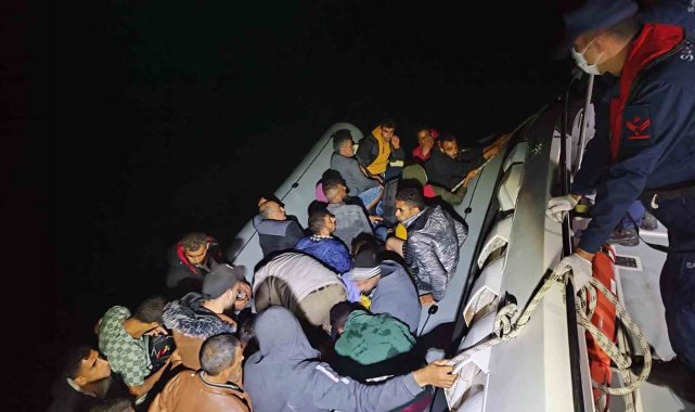 Datça'da 32 düzensiz göçmen kurtarıldı