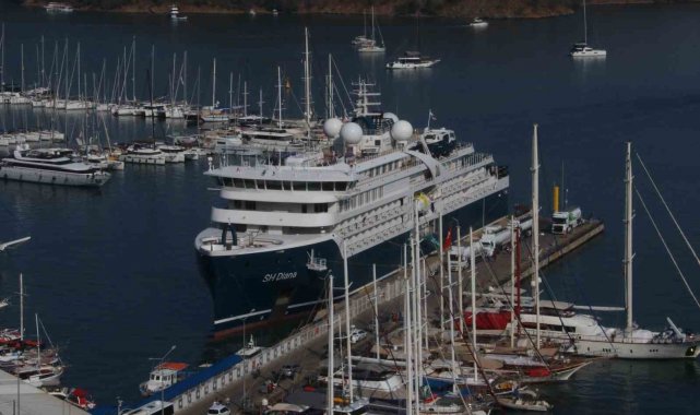 Deniz yoluyla turistler Fethiye'ye geldi