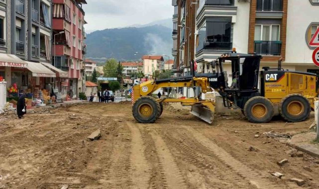Denizli Büyükşehir, Buldan'da sıcak asfalt çalışması başladı