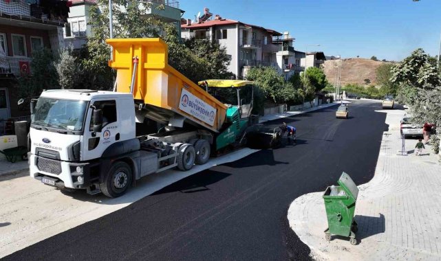 Denizli Büyükşehir'in asfalt seferberliği sürüyor