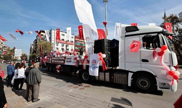 Denizli'de Cumhuriyetin 100 yıl coşkusu tır ile yayıldı
