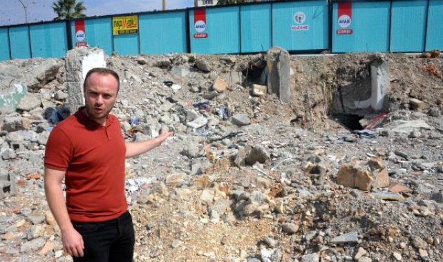Depremde yıkılan bankanın kasasındaki 2 milyon liralık altını bulunamadı