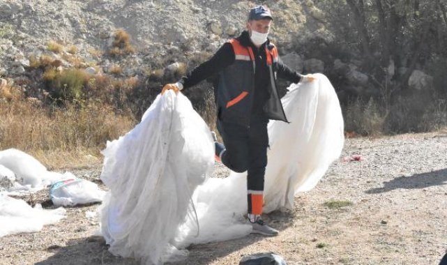 Dere yakınında bulunan gelinlikler geri dönüşüme gönderildi