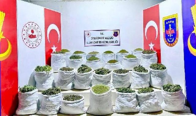 Diyarbakır'da 1 ton 640 kilo esrar, 40 bin 620 kök skunk ele geçirildi