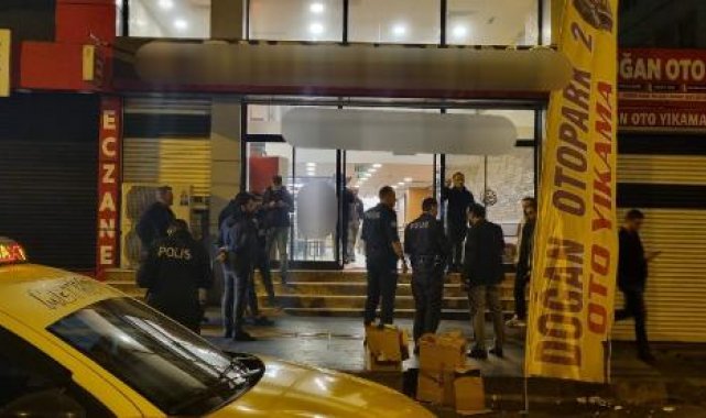 Diyarbakır'da fast food zinciri şubesine maytap atıldı
