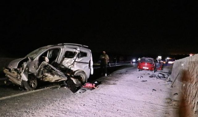 Diyarbakır'da hafif ticari araç ile otomobil çarpıştı: 6 yaralı