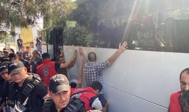 Diyarbakır'da izinsiz yürüyüş yapan gruba polis müdahalesi: 90 gözaltı