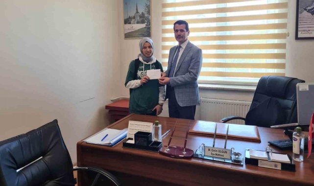 Dumlupınar'da kompozisyon yarışmasında dereceye giren öğrenciler ödüllendirildi