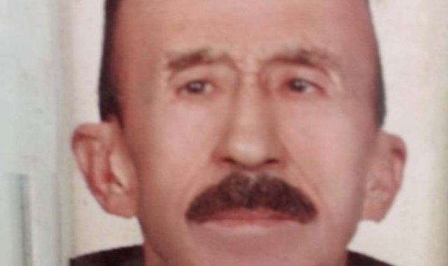 Durdurmaya çalıştığı traktörünün altında kalıp, öldü