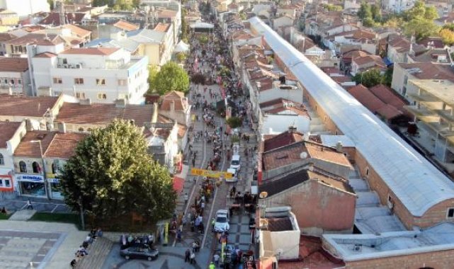 Edirne'de 1 ton ciğer dağıtıldı, vatandaşlar metrelerce kuyrukta bekledi
