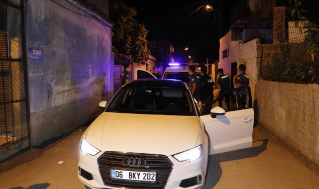 Ehliyetsiz sürücü polisten 15 kilometre kaçabildi, ara sokakta kıskıvrak yakalandı