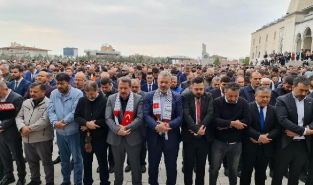 Erbaş, Filistin'deki saldırılarda ölenler için gıyabi cenaze namazı kıldırdı