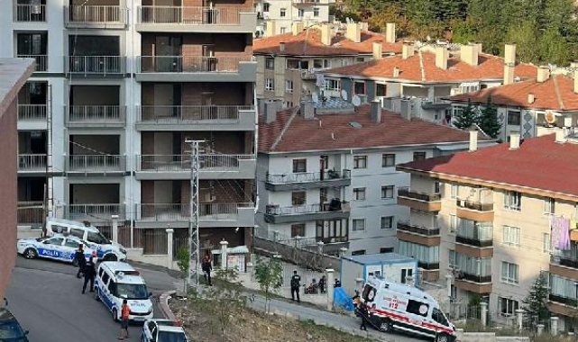 Erkek arkadaşıyla görüşmesini istemeyen annesini öldürüp, intihar etti