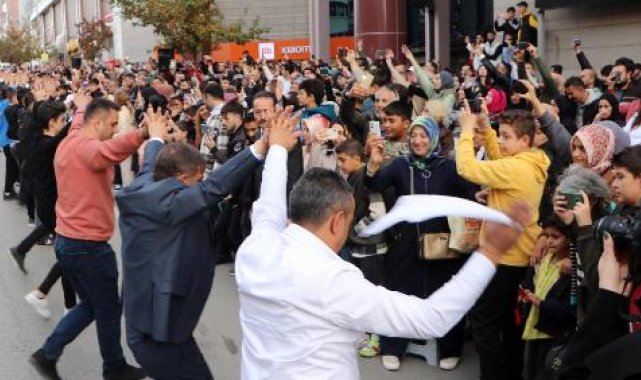 Erzurum'da bin kişiyle 'Cumhuriyet barı'