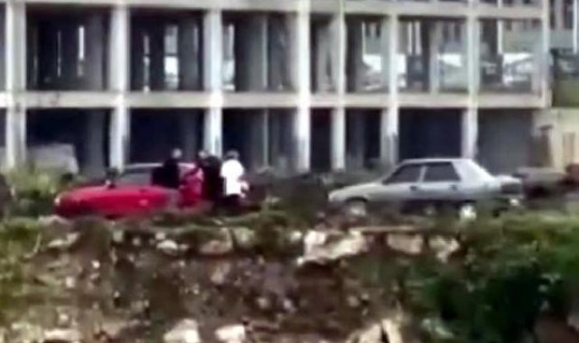 Eşiyle otomobilde gördüğü kişiyi öldürdü; cinayet kamerada