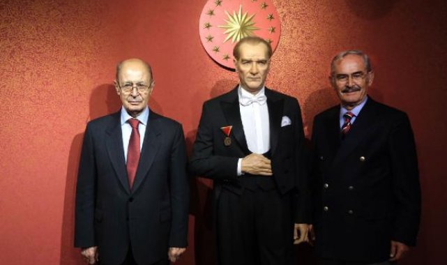 Eski Cumhurbaşkanı Sezer, Eskişehir'de balmumu müzesini gezdi