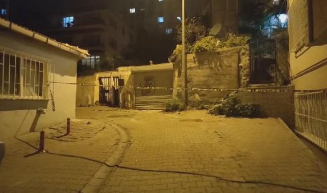 Eyüpsultan'da terk edilen aracın bagajında otomatik silahlar bulundu