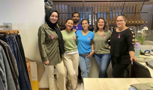 Farkındalık için pembe kurdele taktılar