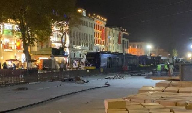 Fatih'te hafriat kamyonu Kabataş-Bağcılar tramvay hattının tellerini kopardı