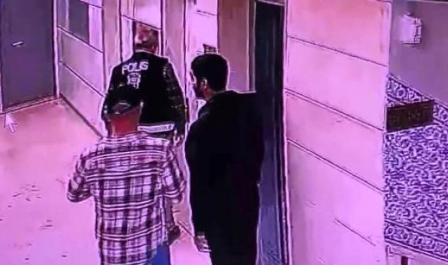 Fatih'te polis yeleğiyle milyonluk gasp
