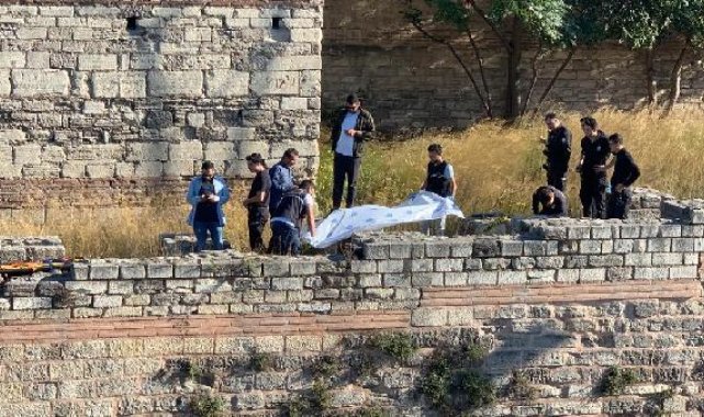 Fatih'te Topkapı Surlarında erkek cesedi bulundu-1