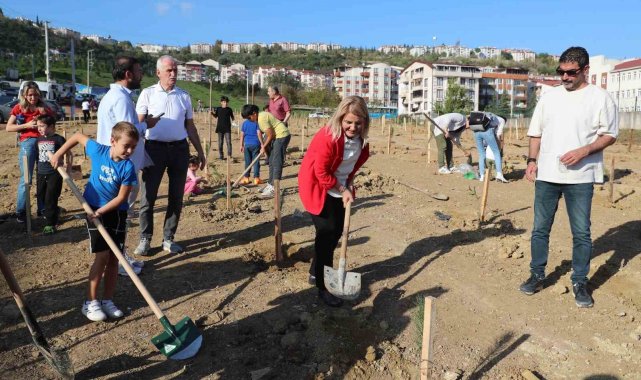 Fidanlar şehitler için toprakla buluşturuldu
