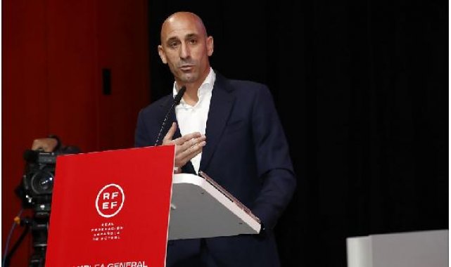 FIFA, Rubiales için karar verdi: Futbol faaliyetlerinden 3 yıl men
