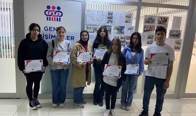 Fikirlerini geliştiren öğrenciler sertifikalarına kavuştu