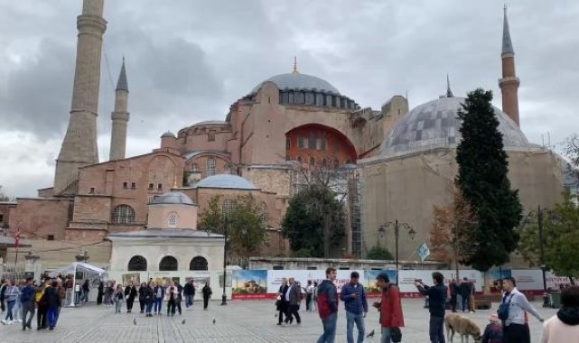 Filistin'de hayatını kaybedenler için Ayasofya Camii'nde sela okundu