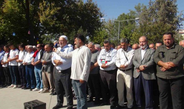 Filistin'de hayatını kaybedenler için gıyabi cenaze namazı kılındı