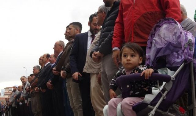 Filistin'e saldırılarda ölenler için Konya'da gıyabi cenaze namazı kılındı