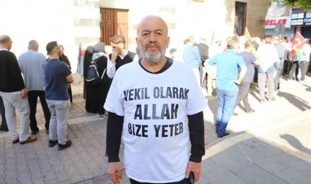 Filistin'e yürüyen grup bir gece dinlendiği Adana'dan Hatay'a hareket etti