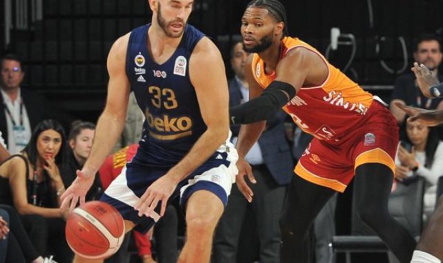 Galatasaray - Fenerbahçe: 62-74