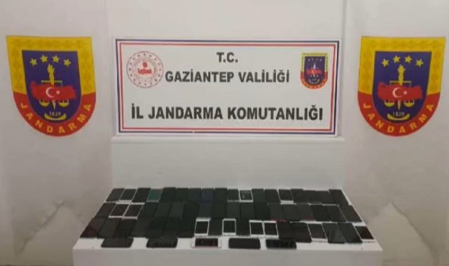 Gaziantep'te 1 milyon lira değerinde kaçak cep telefonu ele geçirildi